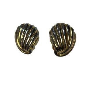 Vintage Gold-Tone Clip-On Earrings‎ Ribbed Shell Design Costume Jewelry